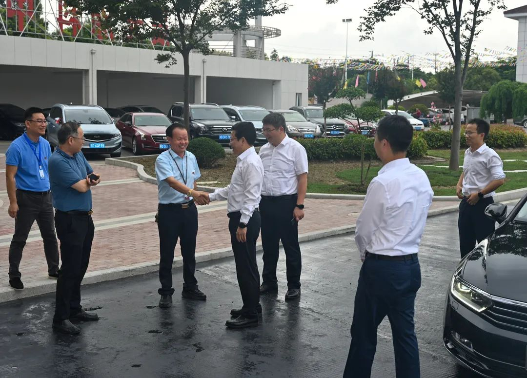 武进区区长陈志良一行莅临壹号娱乐-com - NG大舞台,有梦你就来集团参观指导！